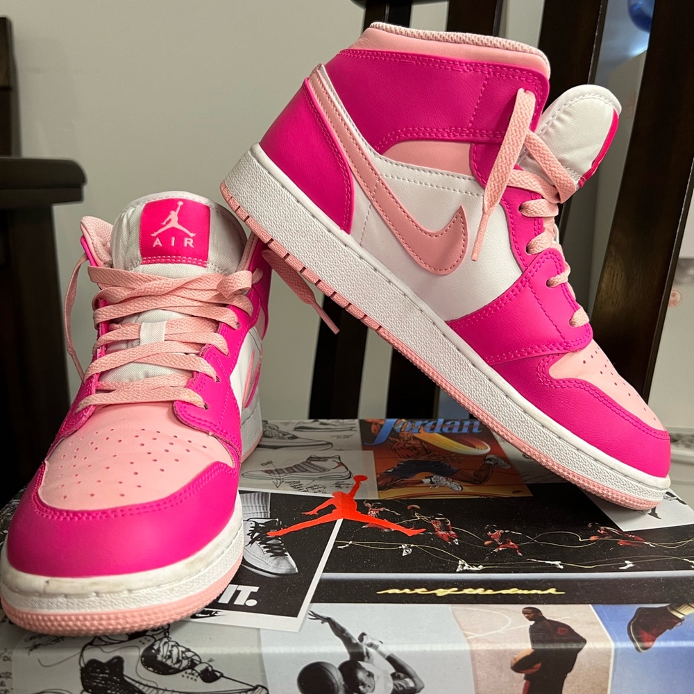 Air jordan 1 mid fierce pink